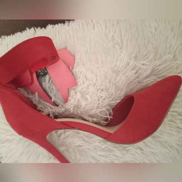 Heels - Picture 2 of 11